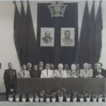 سران فرقه دموکرات آذربایجان (تشکیلات دست‌نشانده‌ی شوروی) زیر عکس لنین و استالین