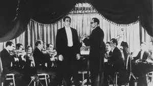 روح الله خالقی(رهبر ارکستر)،مرتضی محجوبی(پیانو)،ابوالحسن صبا(ویلون)،غلامحسین بنان(خواننده)